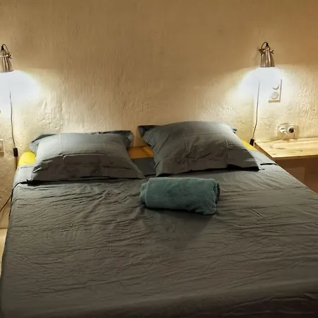 Daire Artistic Loft, Downtown Montpellier, Wifi