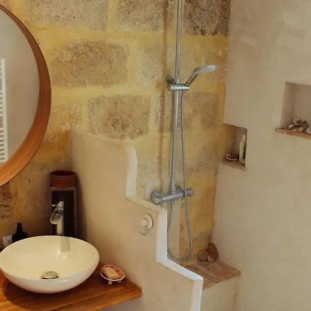 Daire Artistic Loft, Downtown Montpellier, Wifi