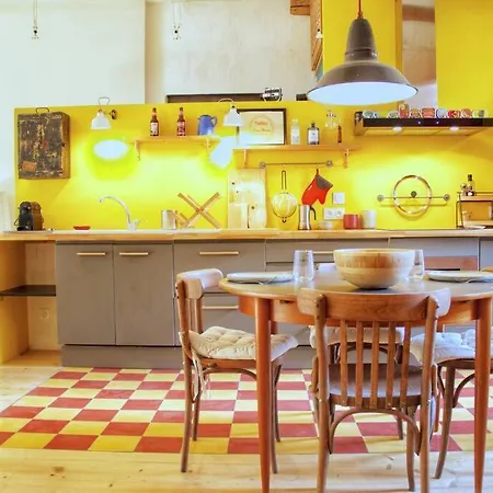 Artistic Loft, Downtown Montpellier, Wifi * Монпелье
